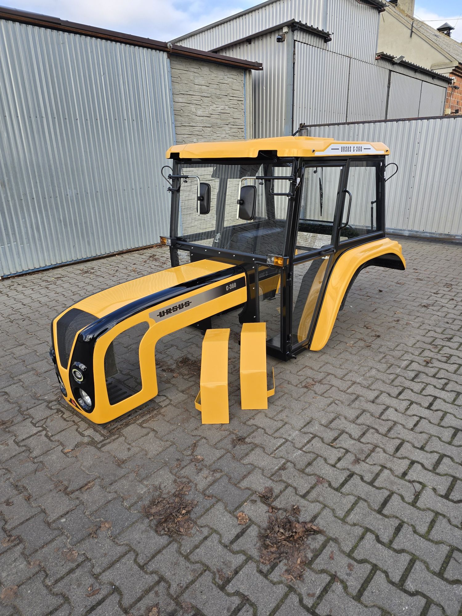 Kabiną C360 tworzywo Kabina ciągnikowa c360 Maska C360 Nowa kabina 360