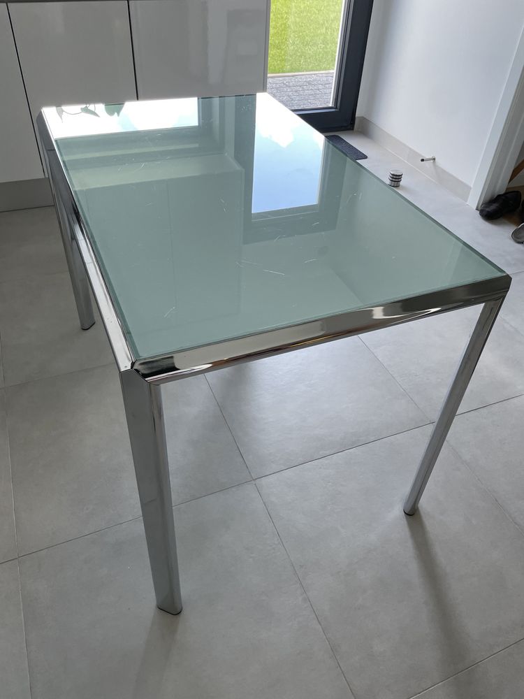 Mesa de cozinha em vidro