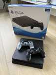 Konsola Playstation 4 1TB Jet Black + 2 pady
