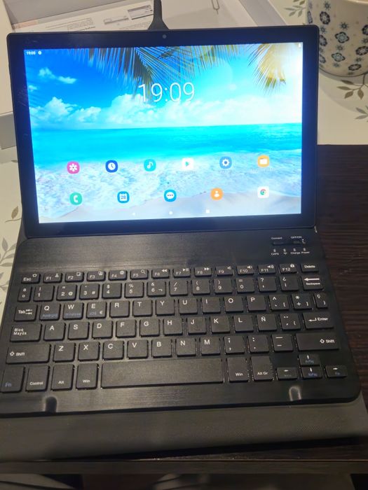 Tablet  z klawiaturą