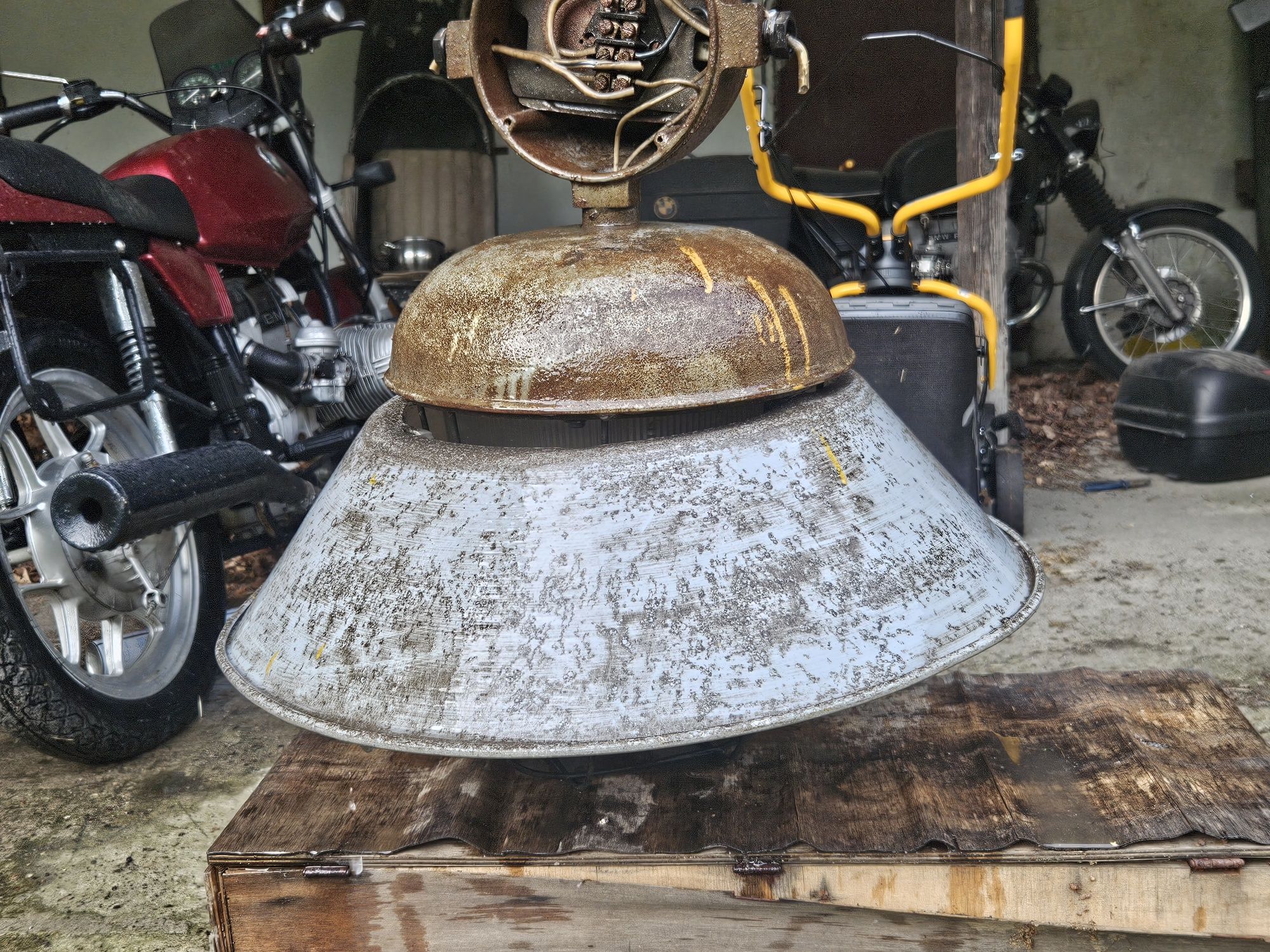 Lampa indystialna