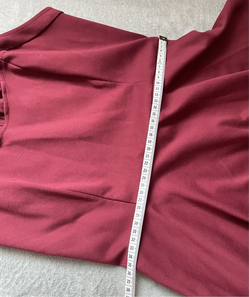 Sukienka z dekoltem halter