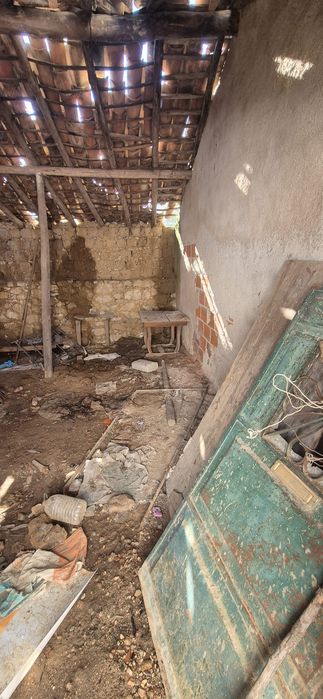 Casa para reabilitar com agua