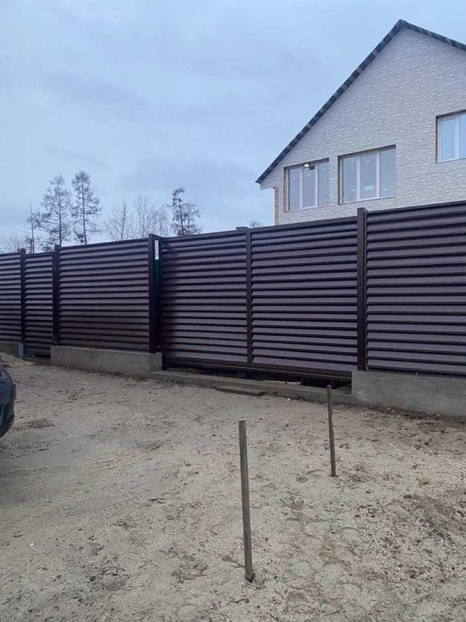 Металева огорожа. Паркан жалюзі. Паркани ранчо.