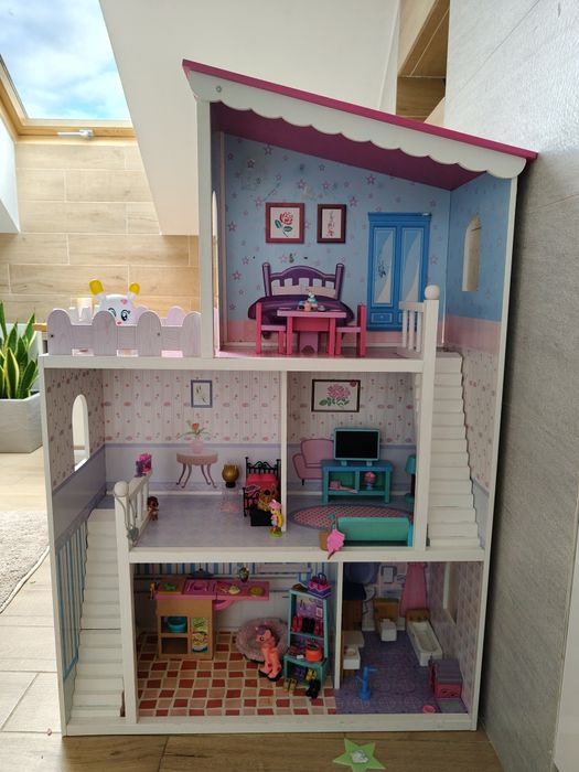 Domek drewniany dla lalek