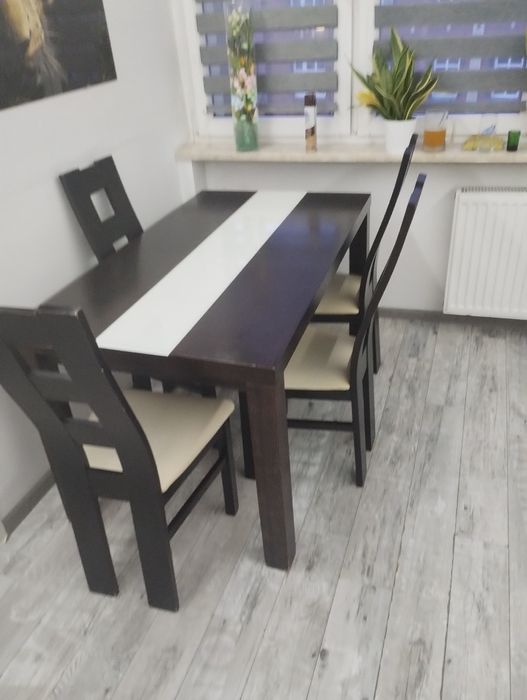 Piękny masywny stół 140x80+4 krzesła