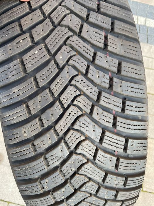 Комплект зимових шин в зборі