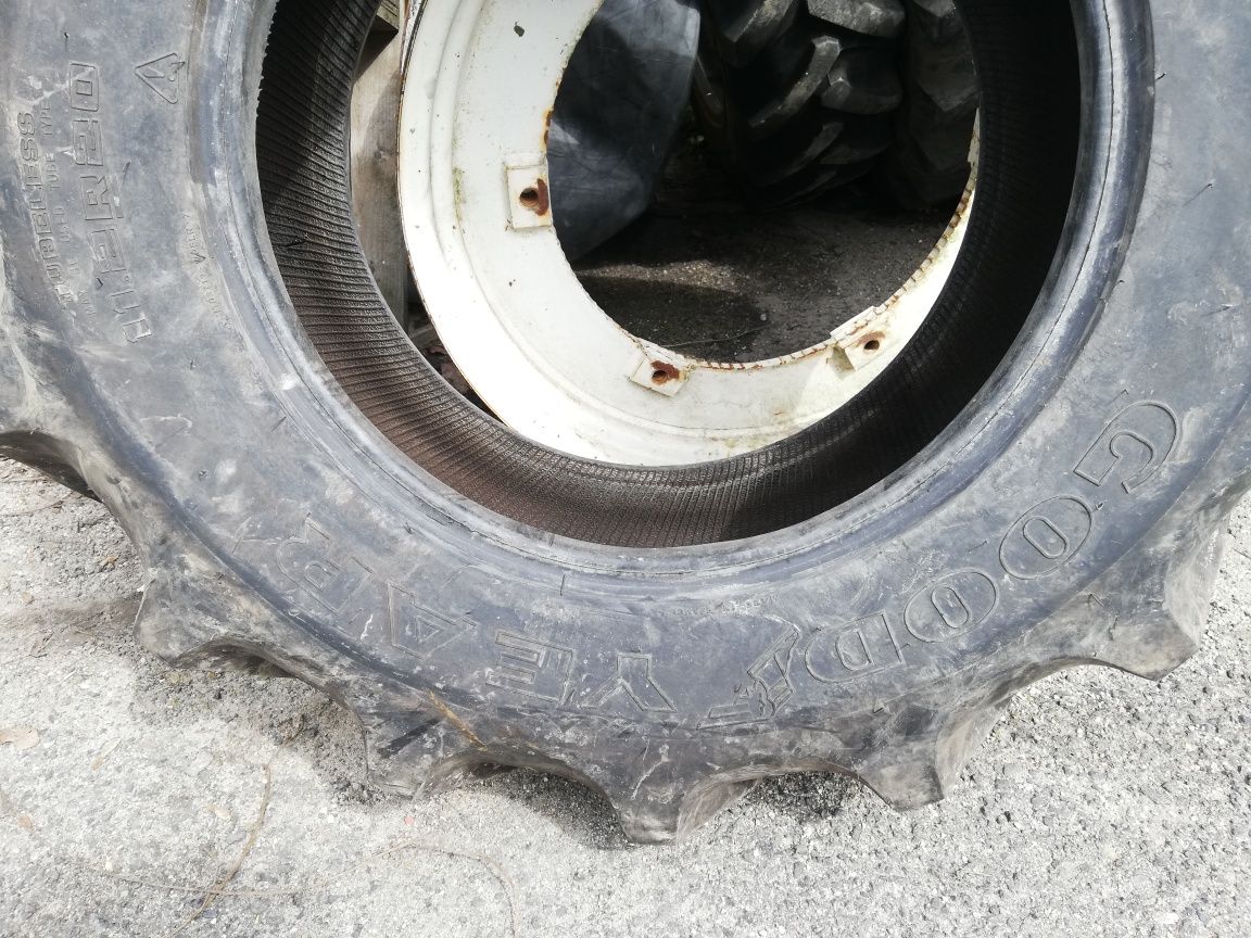 Opona 11.2r20 Goodyear bieżnik 100% uszkodzona