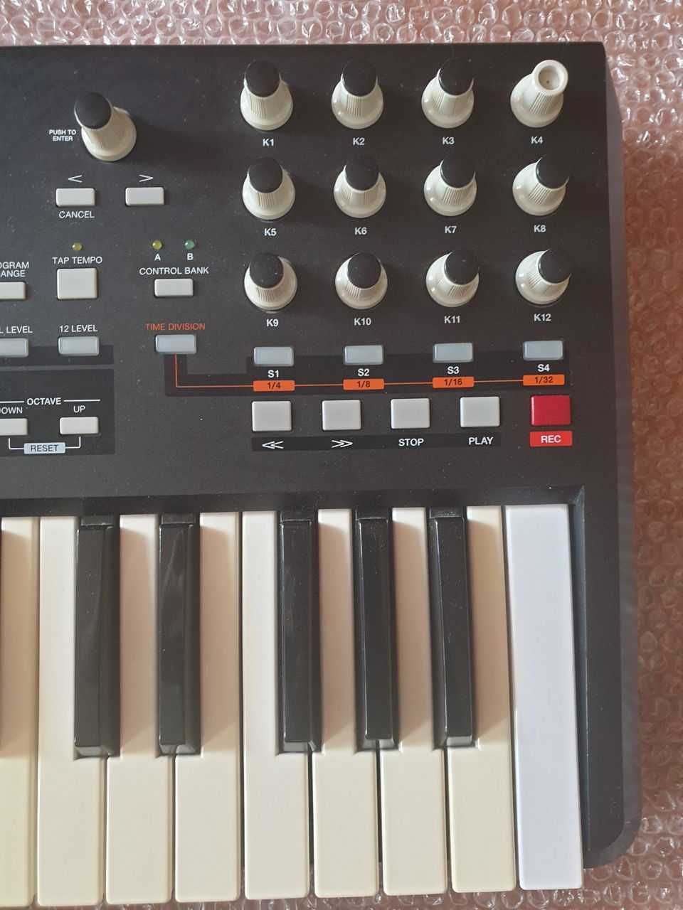 MIDI-клавіатура AKAI MPK25