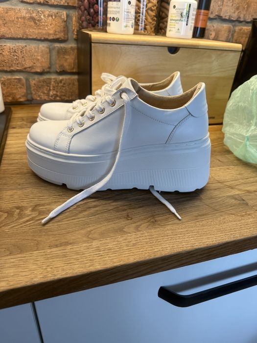 Buty skórzane biale