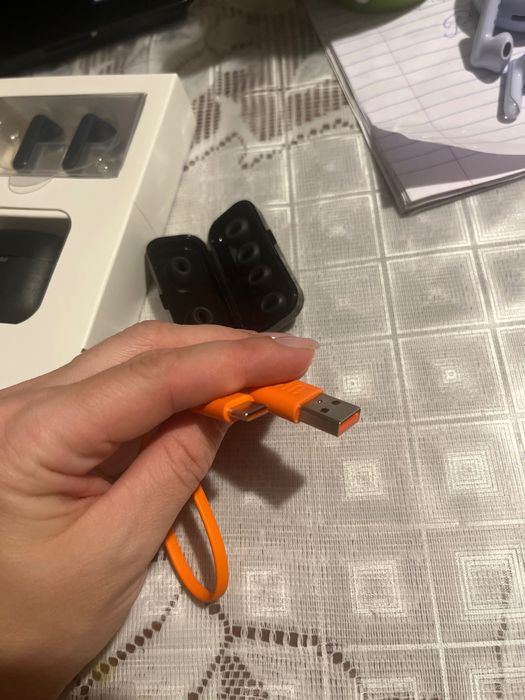 Навушники  J B L