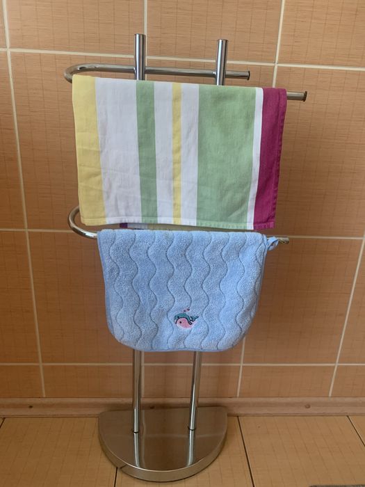 Продаєтсья стійка/тримач для одягу, рушників або інших предметів