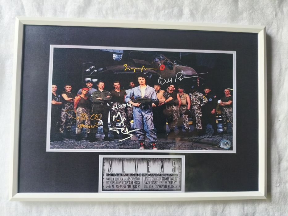 Moldura Filme Aliens Cast com Autógrafos (A4)