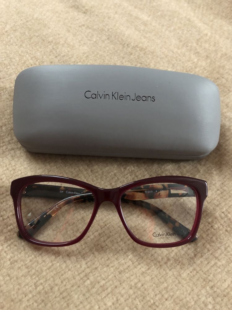 Bordowe oprawki okularowe Calvin Klein