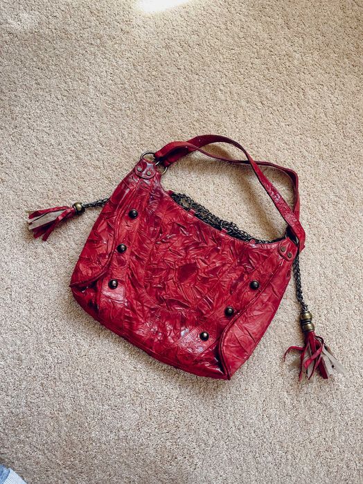 Червона сумка в стилі Y2K шкіряна на плече