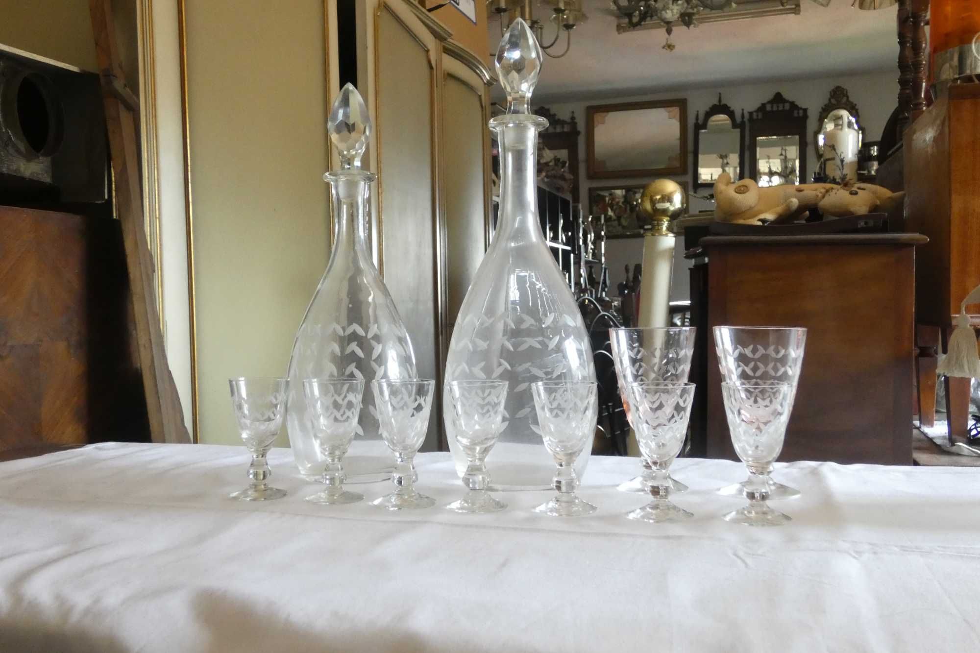 Conjunto garrafas com copos de cristal
