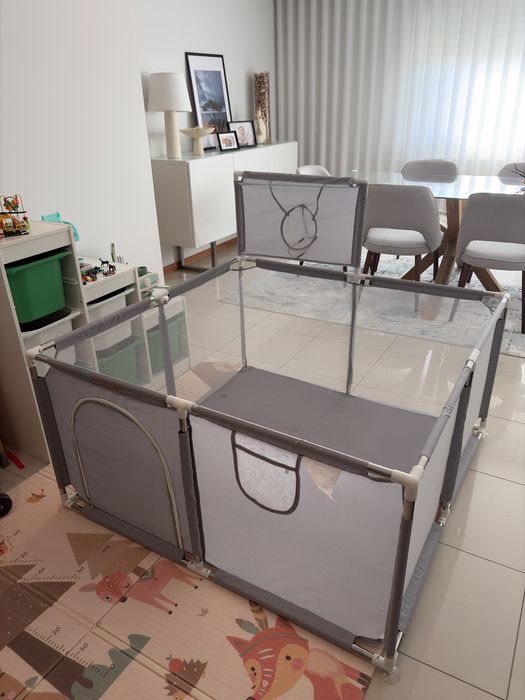 Parque infantil com cesto de Basquete