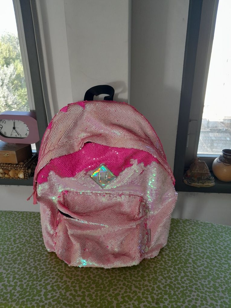 Vendo Mochila de Senhora muito bonita como nova