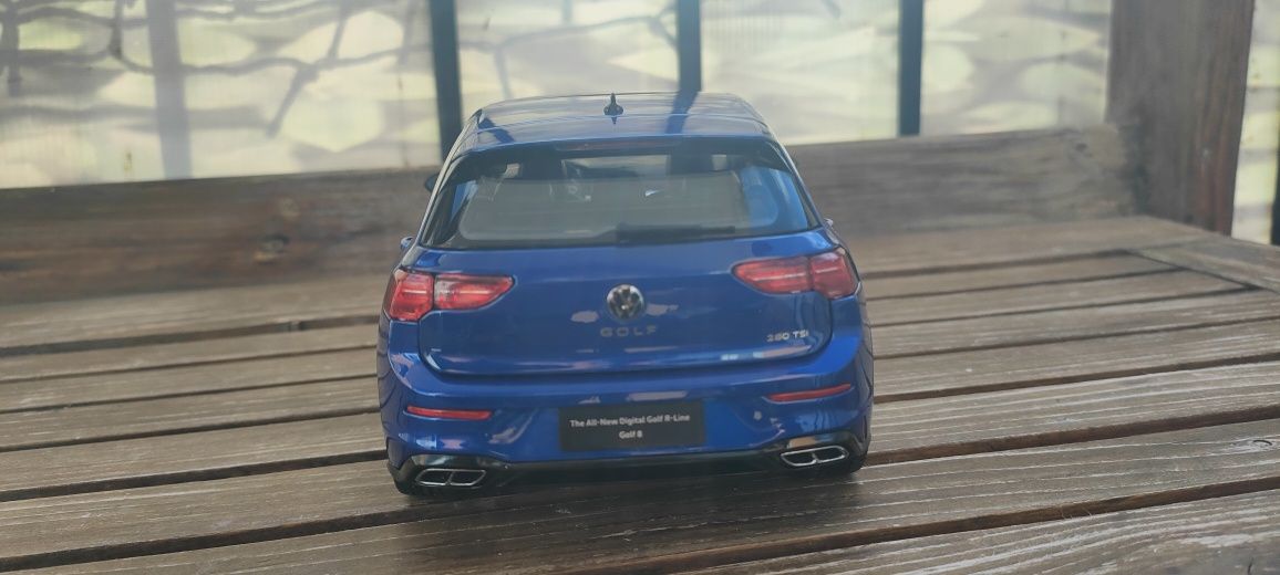 Volkswagen Golf 8r 1:18