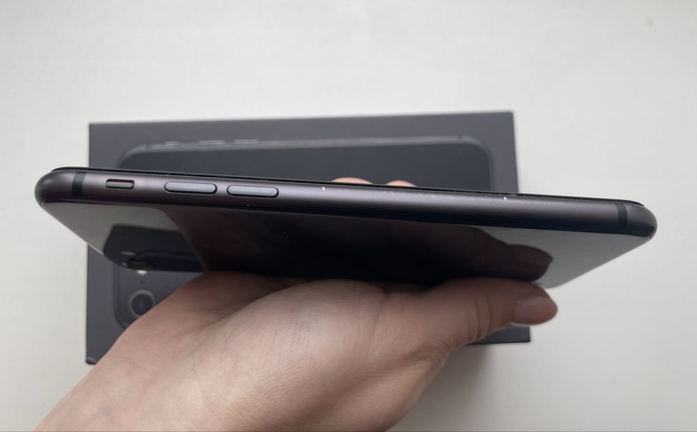 iPhone 8 64gb с коробкой Neverlock