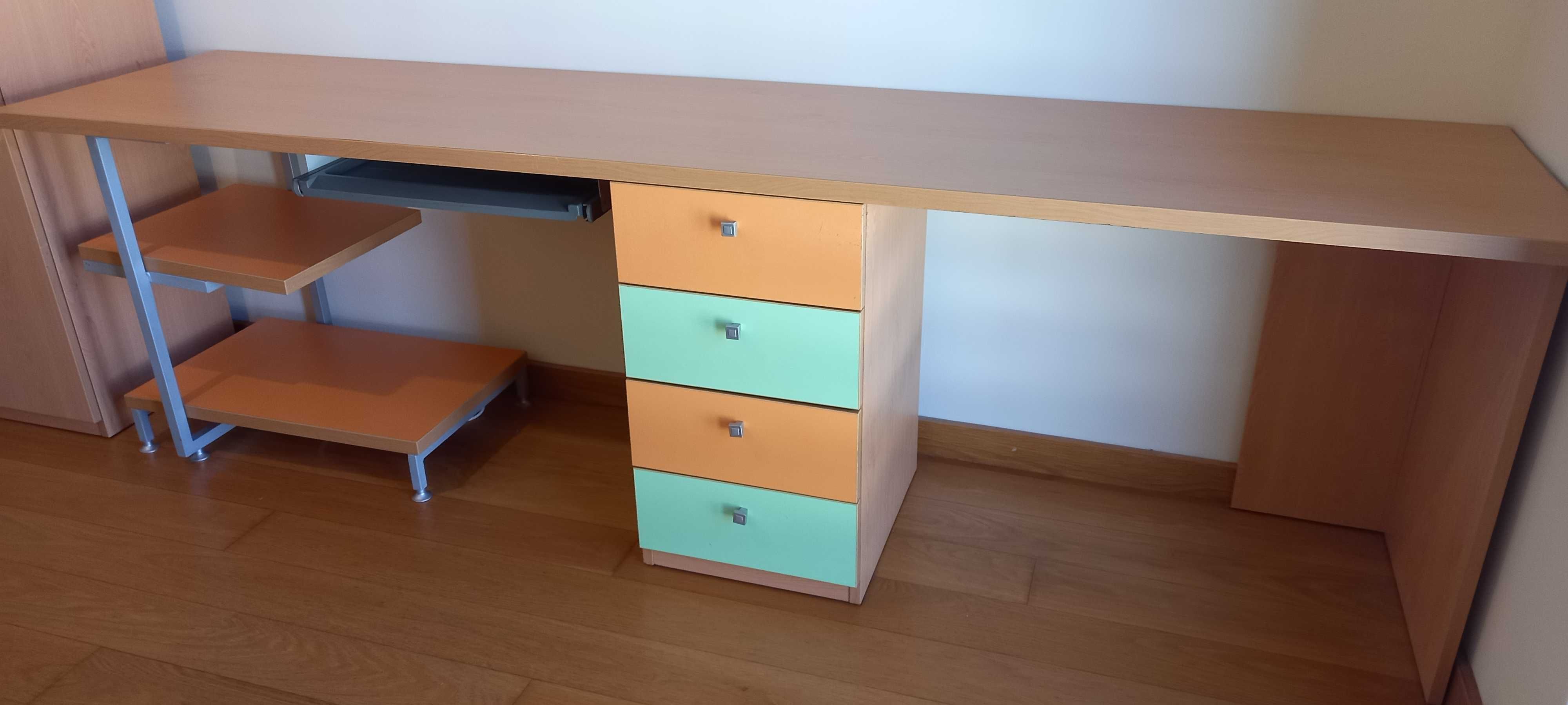 Quarto funcional e moderno para jovens