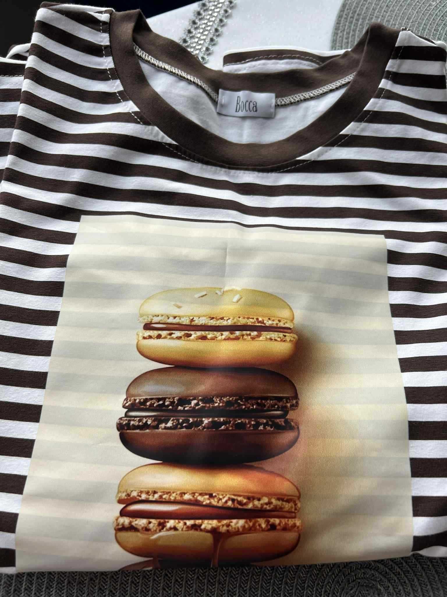 T-shirt w paski.