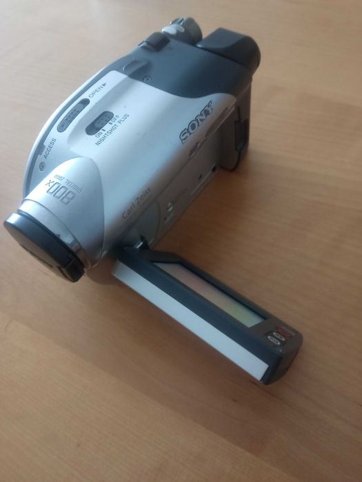 Camera Sony DCR-DVD105E e bateria para reparação