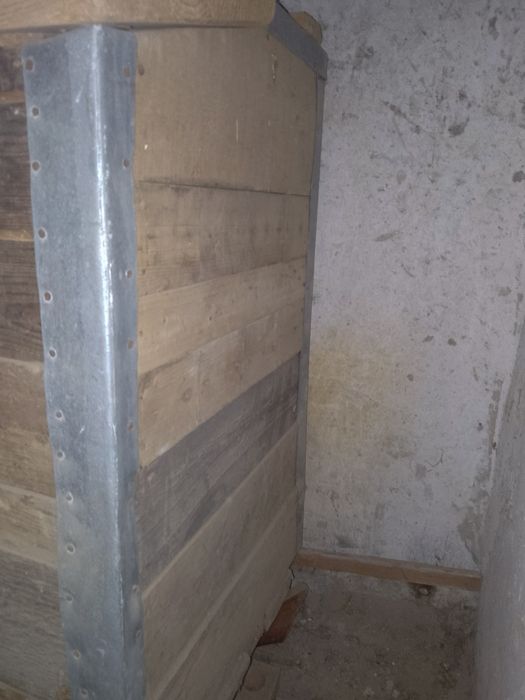 Продається ящик для сипучих сумішей.