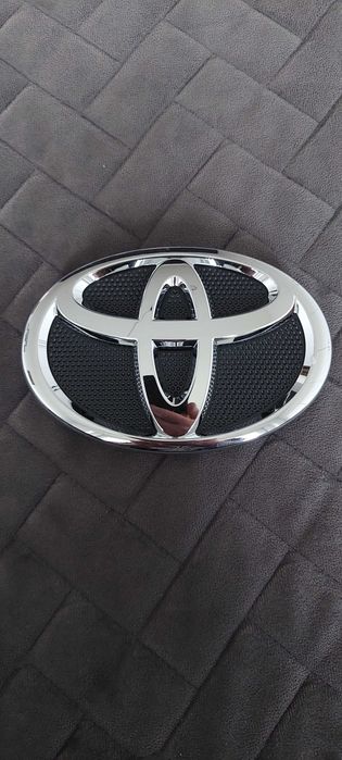 Toyota corolla logo znaczek atrapy E14 E 15  oryginał nowy