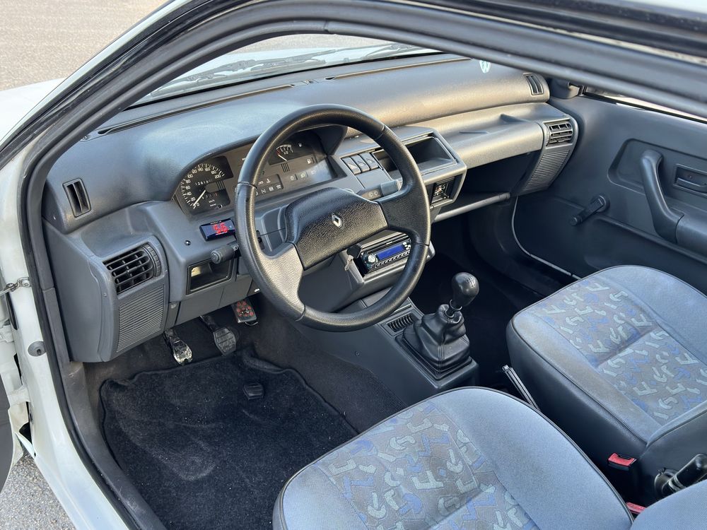 Renault clio 1.3 com apenas 126mil kms