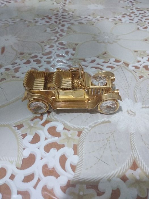 продам игрушечную машинку