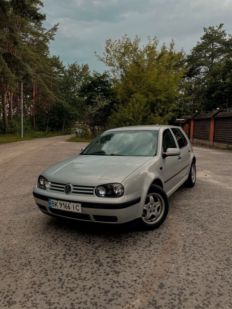 Volkswagen Golf 4 1.6 АКП