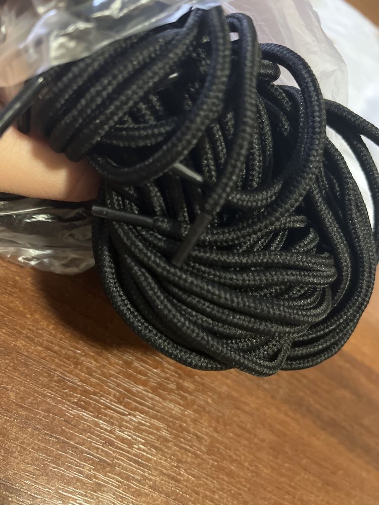 Шнурки черные новые