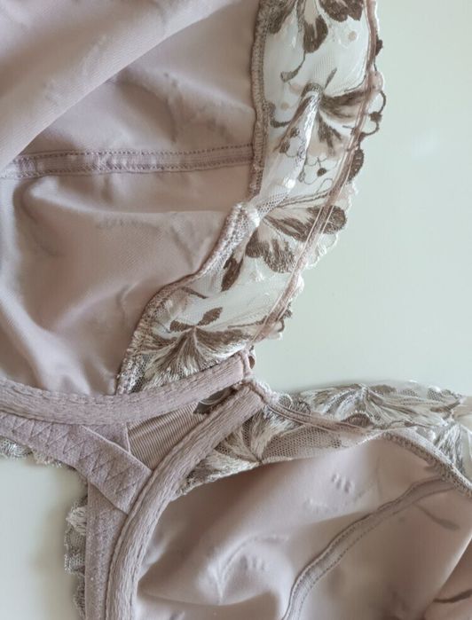 M&S шикарный бюстгальтер 95-40DD минимизер.