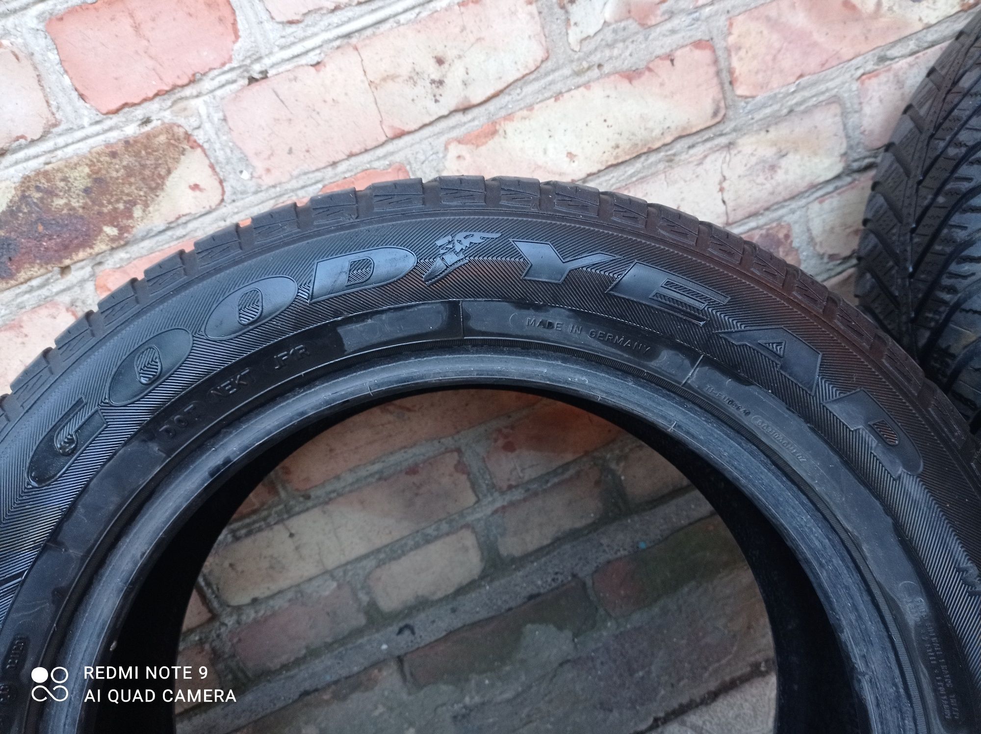 Резина зима R17/215/60 GOODYEAR