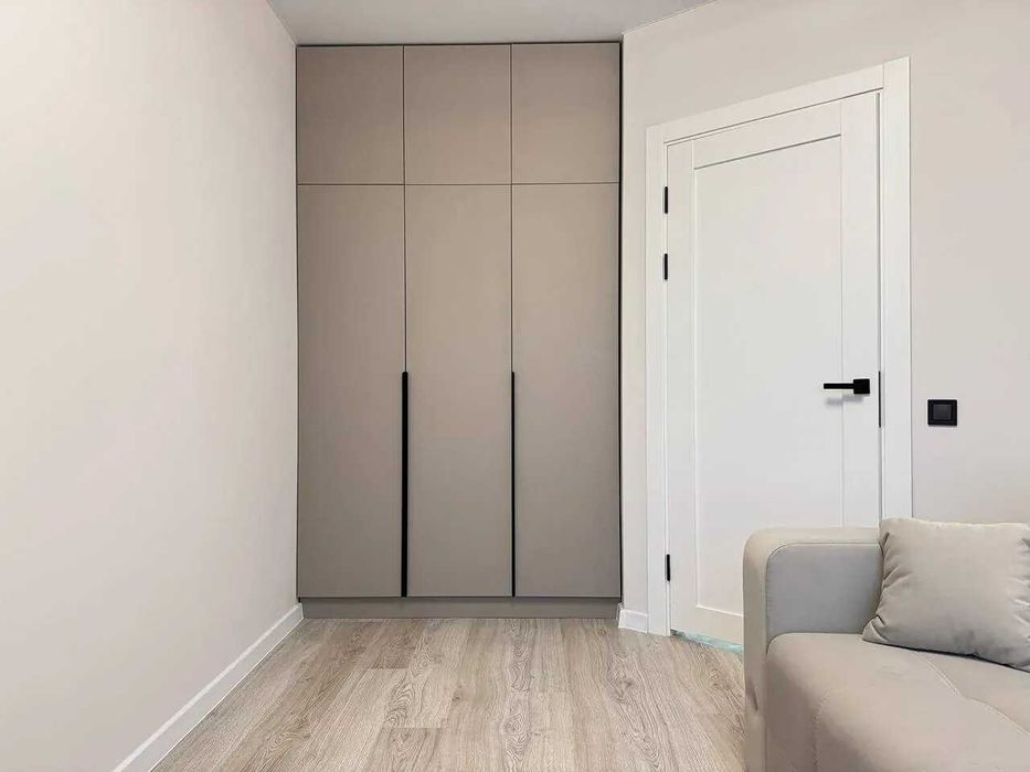 Двокімнатна з балконом поруч поруч університету