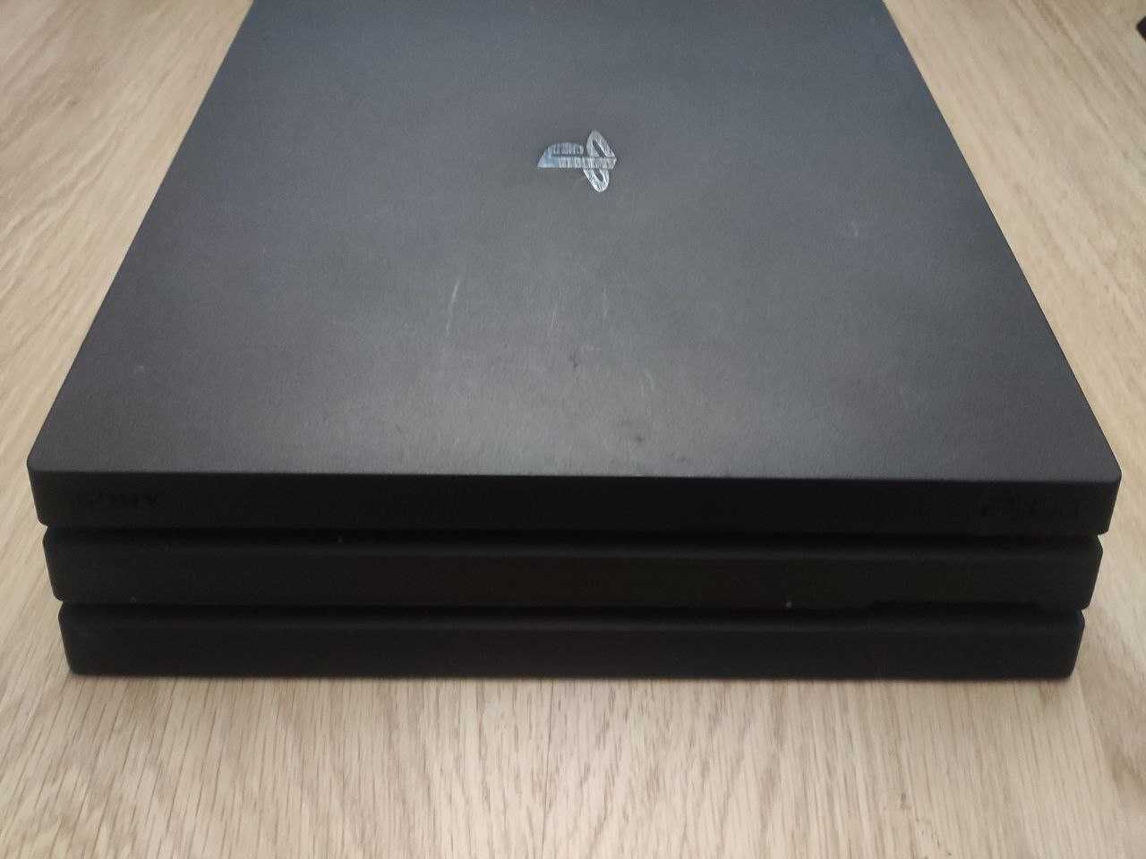 Sony PlayStation 4 (PS4 PRO) PRO 1TB z joystickiem