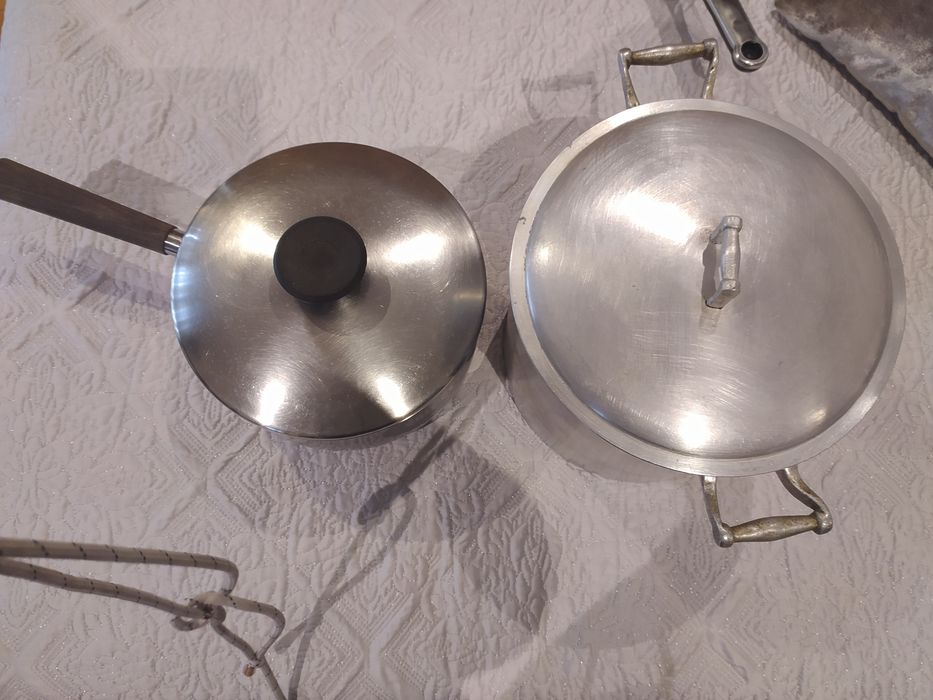 Tacho em inox e panela em ferro