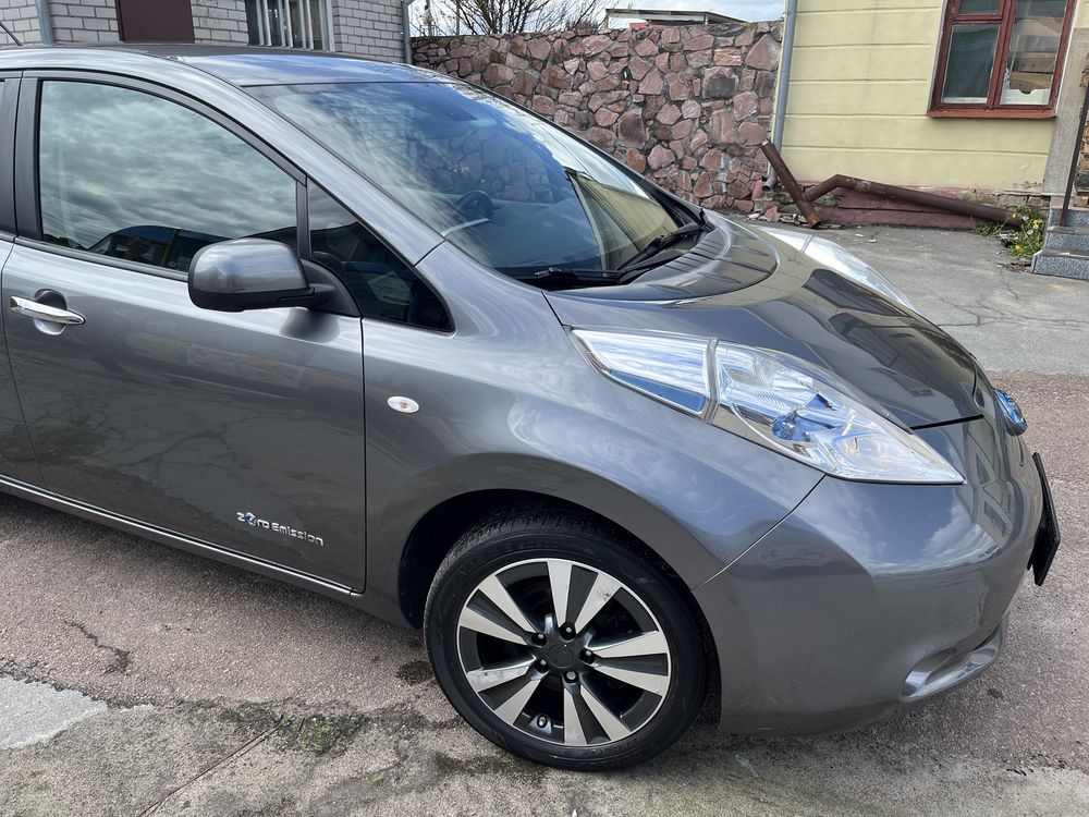 Продам Nissan leaf