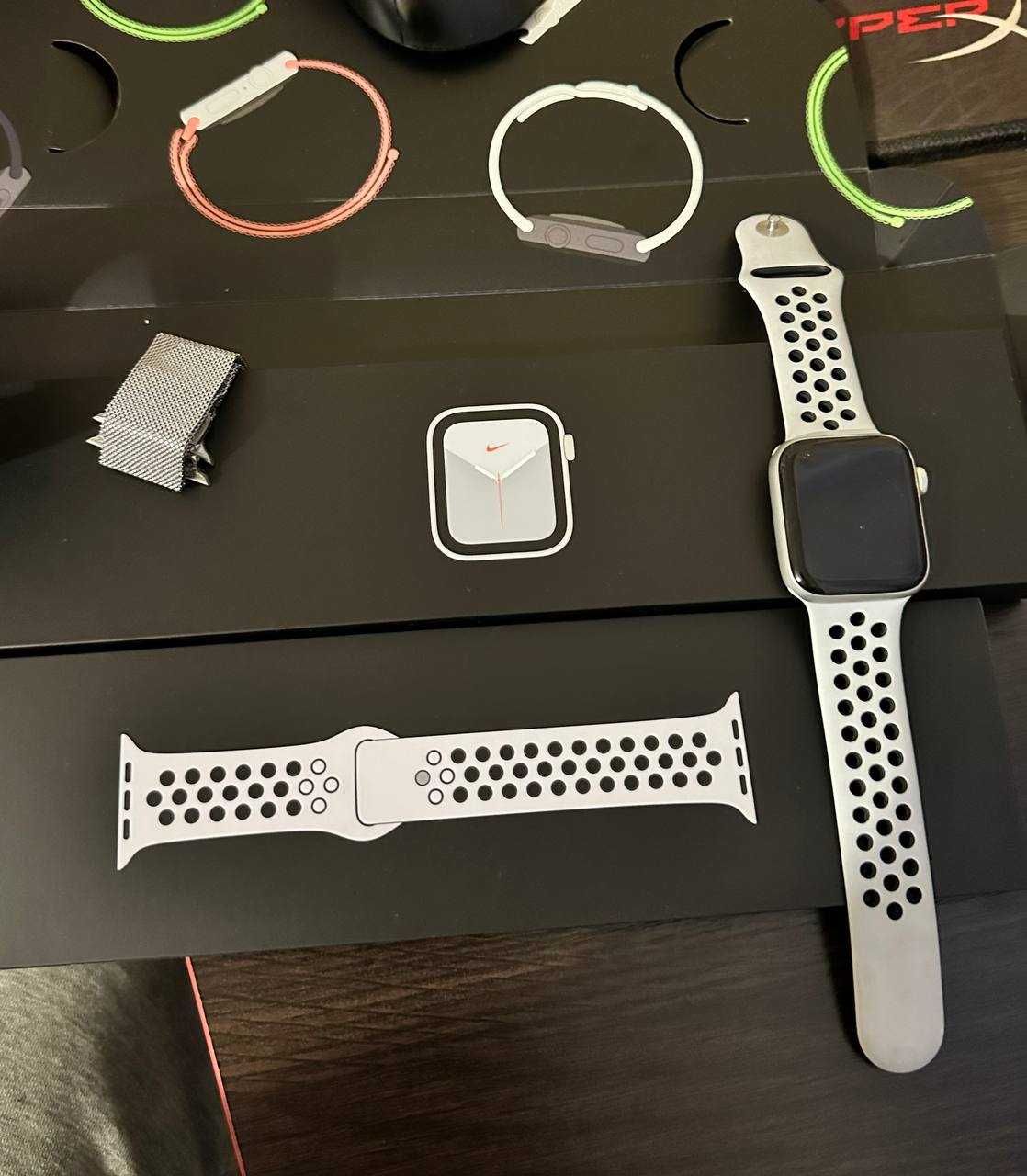 Продам Apple Watch SE Nike version 44mm Silver Aluminium Case