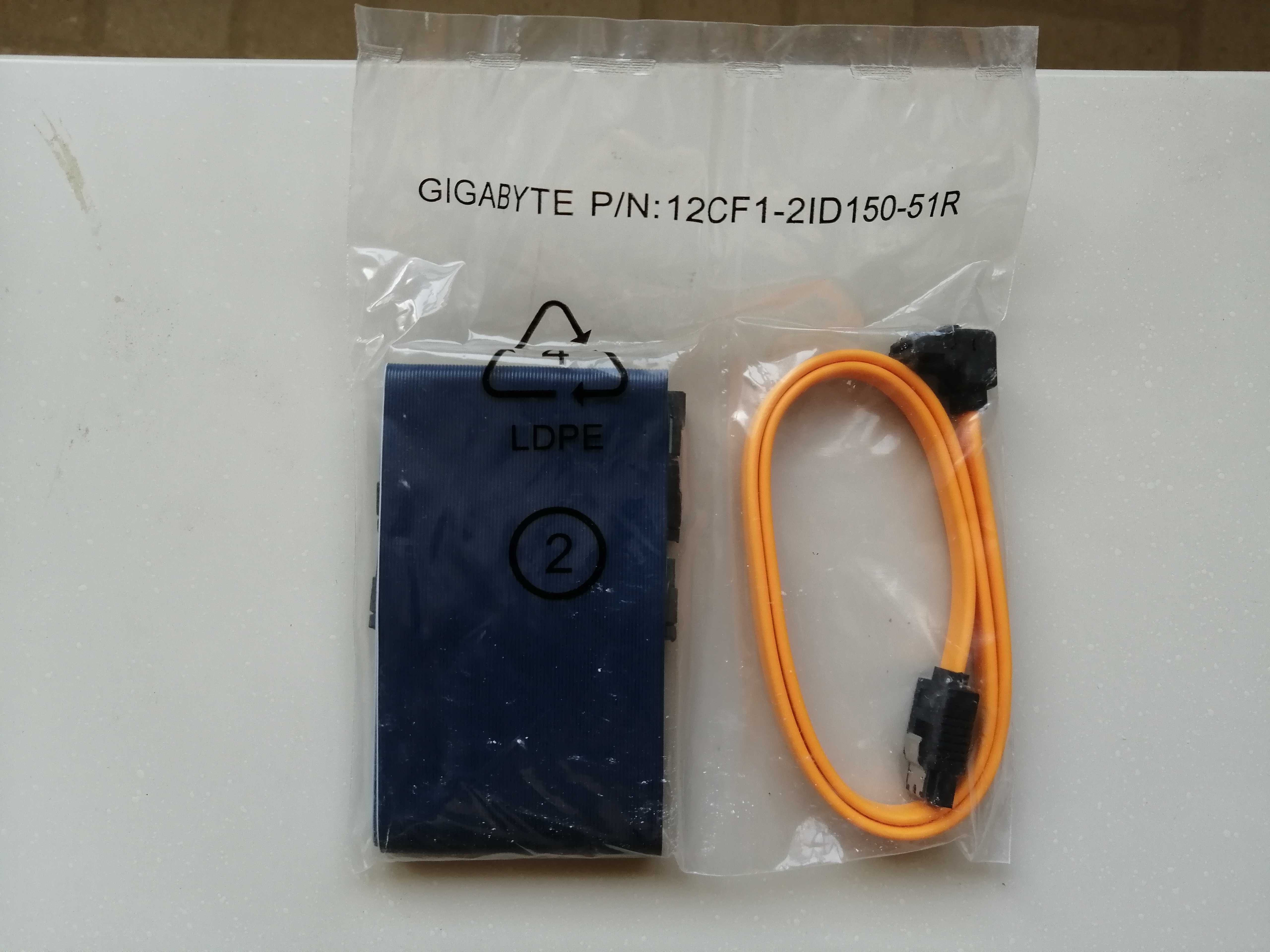 Комплект шлейфов IDE и SATA Gigabyte p/n 12cf1-2ld150-51r