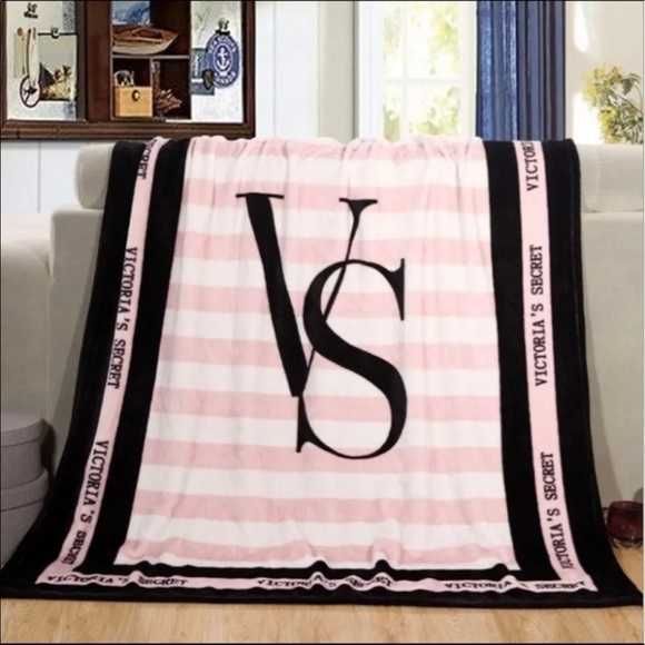 Мягенький пледик Victoria's Secret в подарочном пакете
