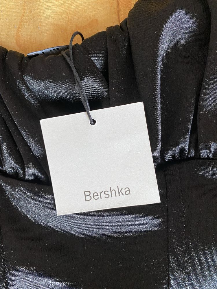 Czarny atlasowy gorset Bershka