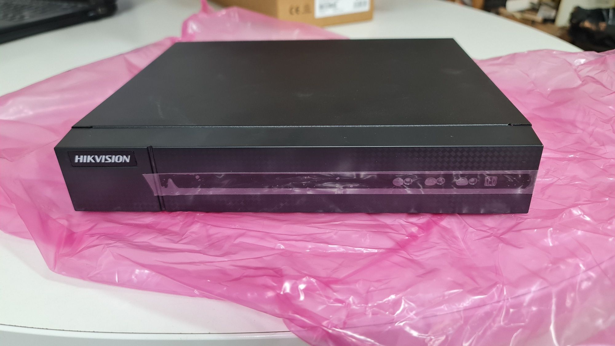 Gravador de videovigilância 8 canais por IP HIK VISION