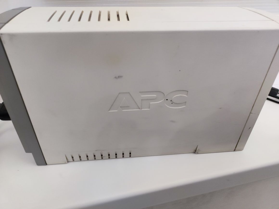 Продам бесперебойник APC Back-UPC CS 650