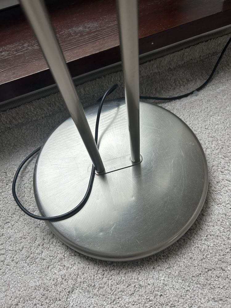 Dwie lampy w jednym.