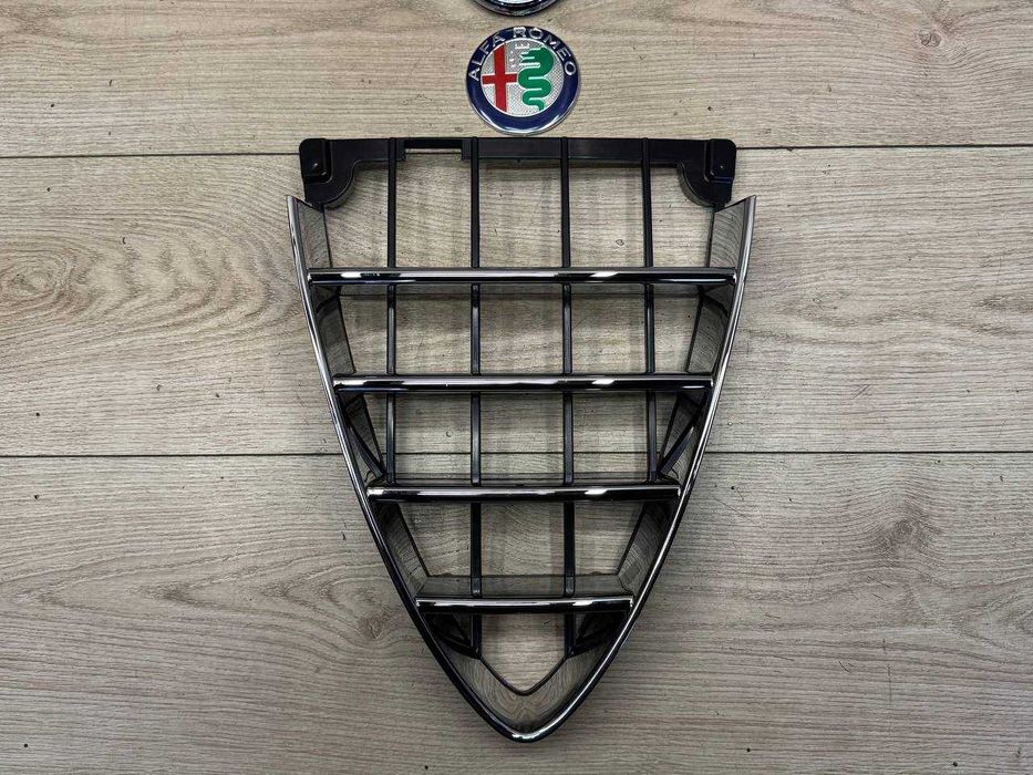 Решітка бампера Решетка Логотип Значок Alfa Romeo 159 Альфа Ромео