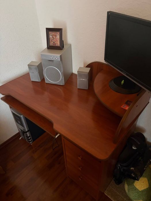 Стіл компютерний