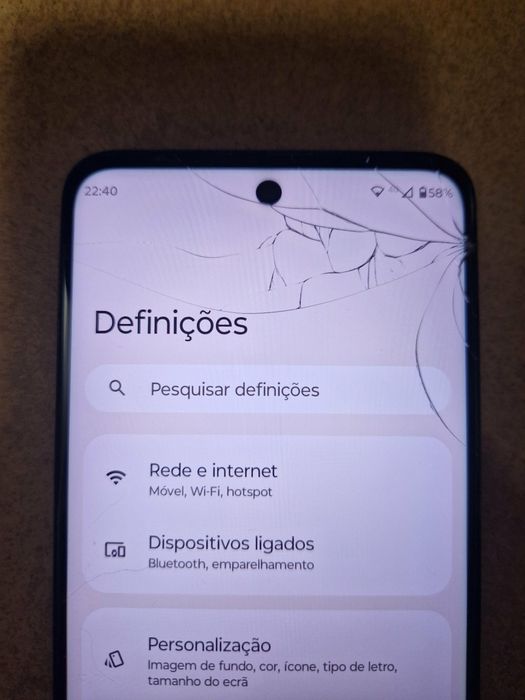 Motorola Moto G32 com ecrã partido