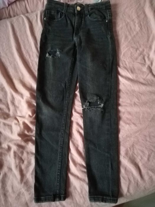 Jeansy z dziurami dla dziewczynki. Zara. Rozm. 128 cm